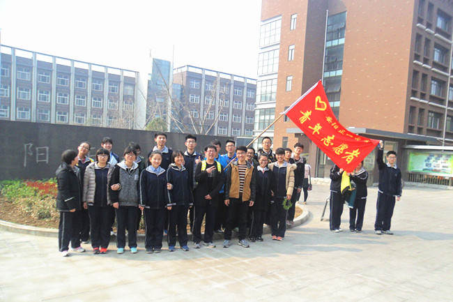 校门口.jpg